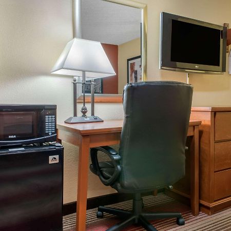 Quality Inn Columbus-East Екстер'єр фото