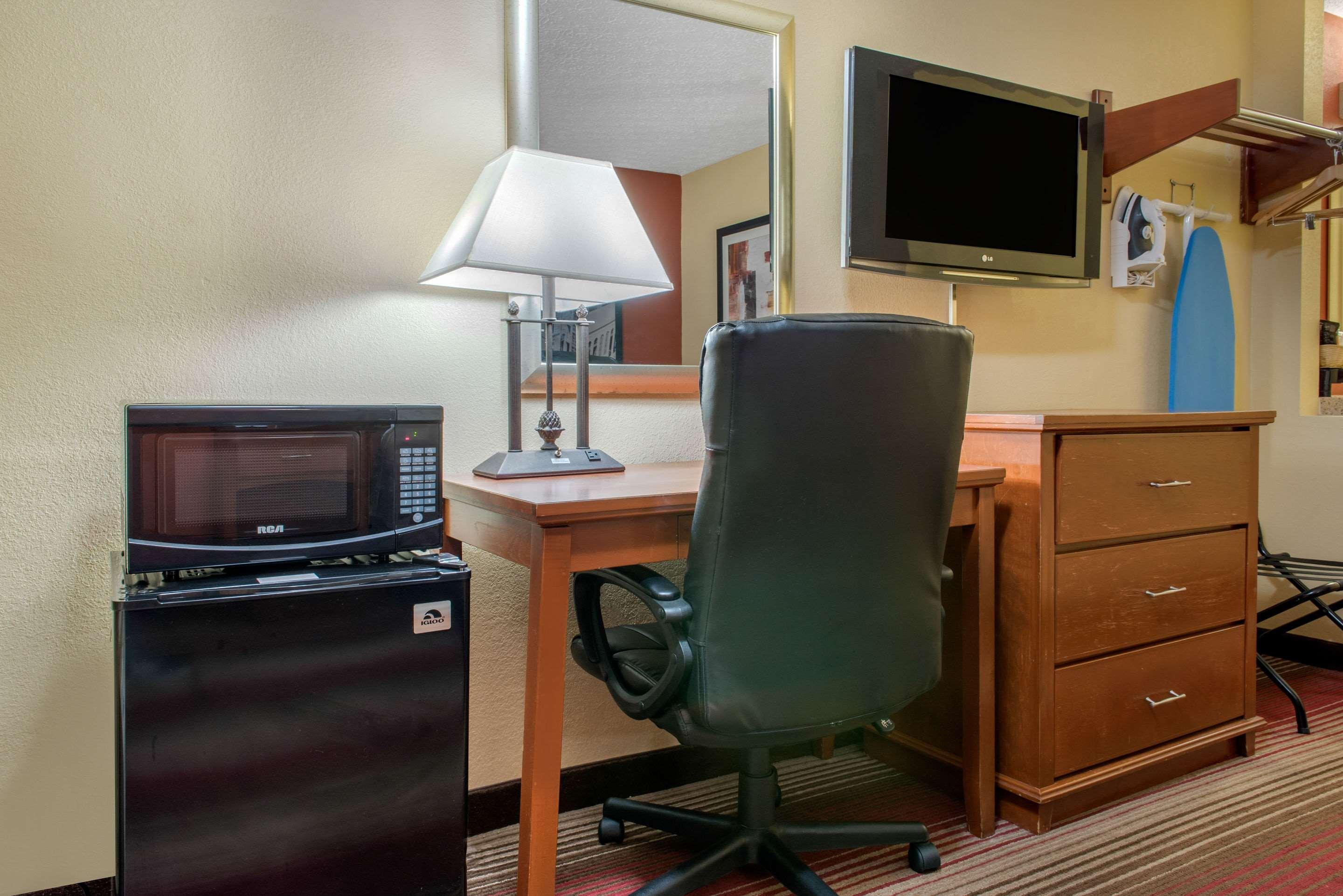 Quality Inn Columbus-East Екстер'єр фото