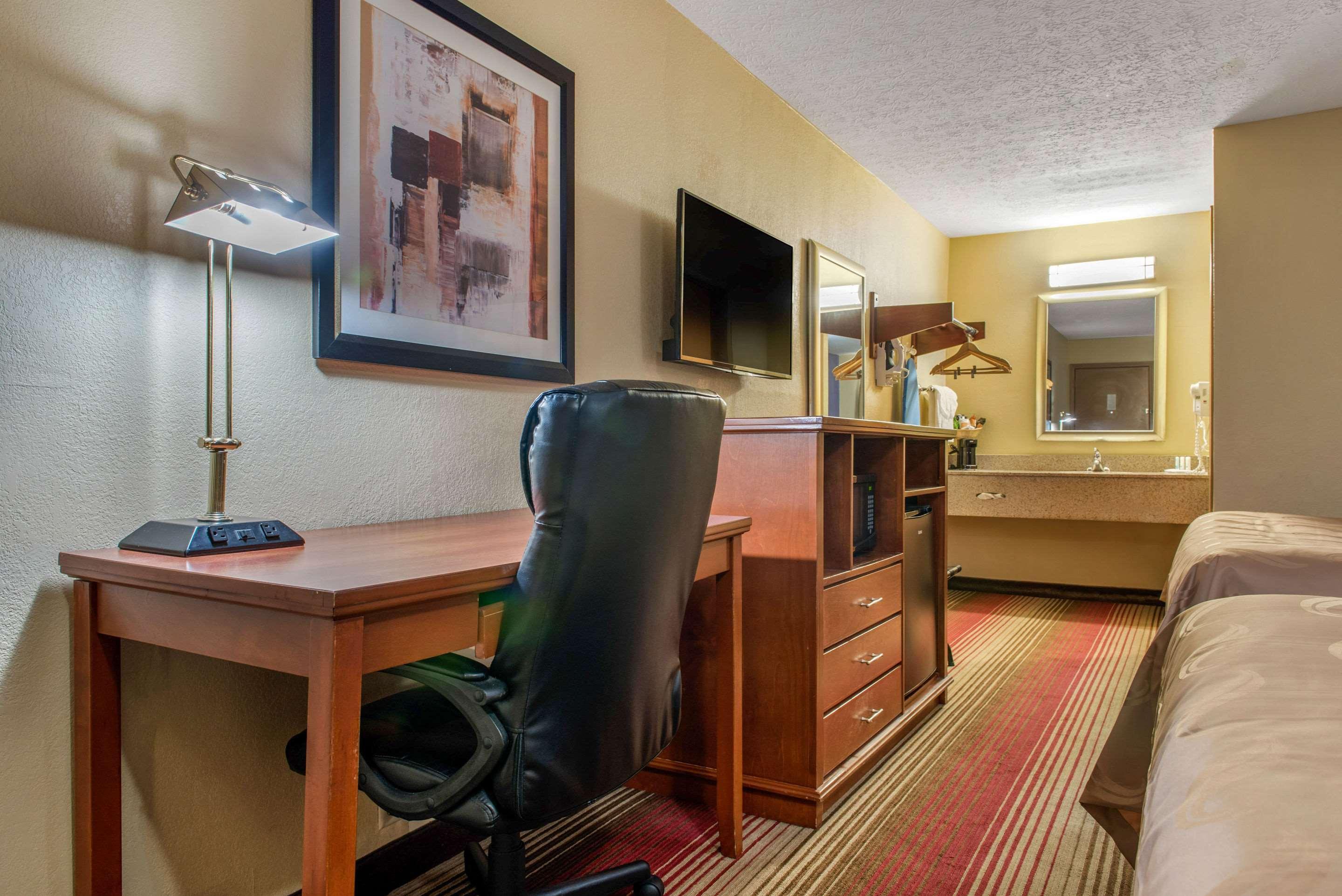 Quality Inn Columbus-East Екстер'єр фото