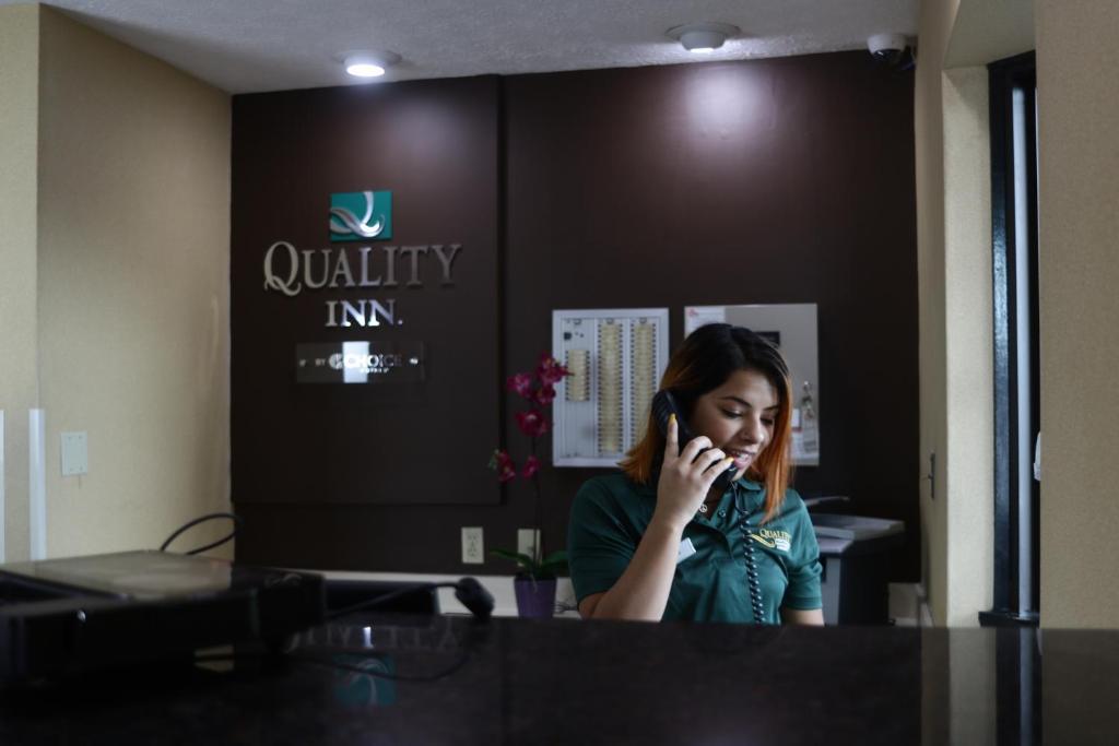 Quality Inn Columbus-East Екстер'єр фото