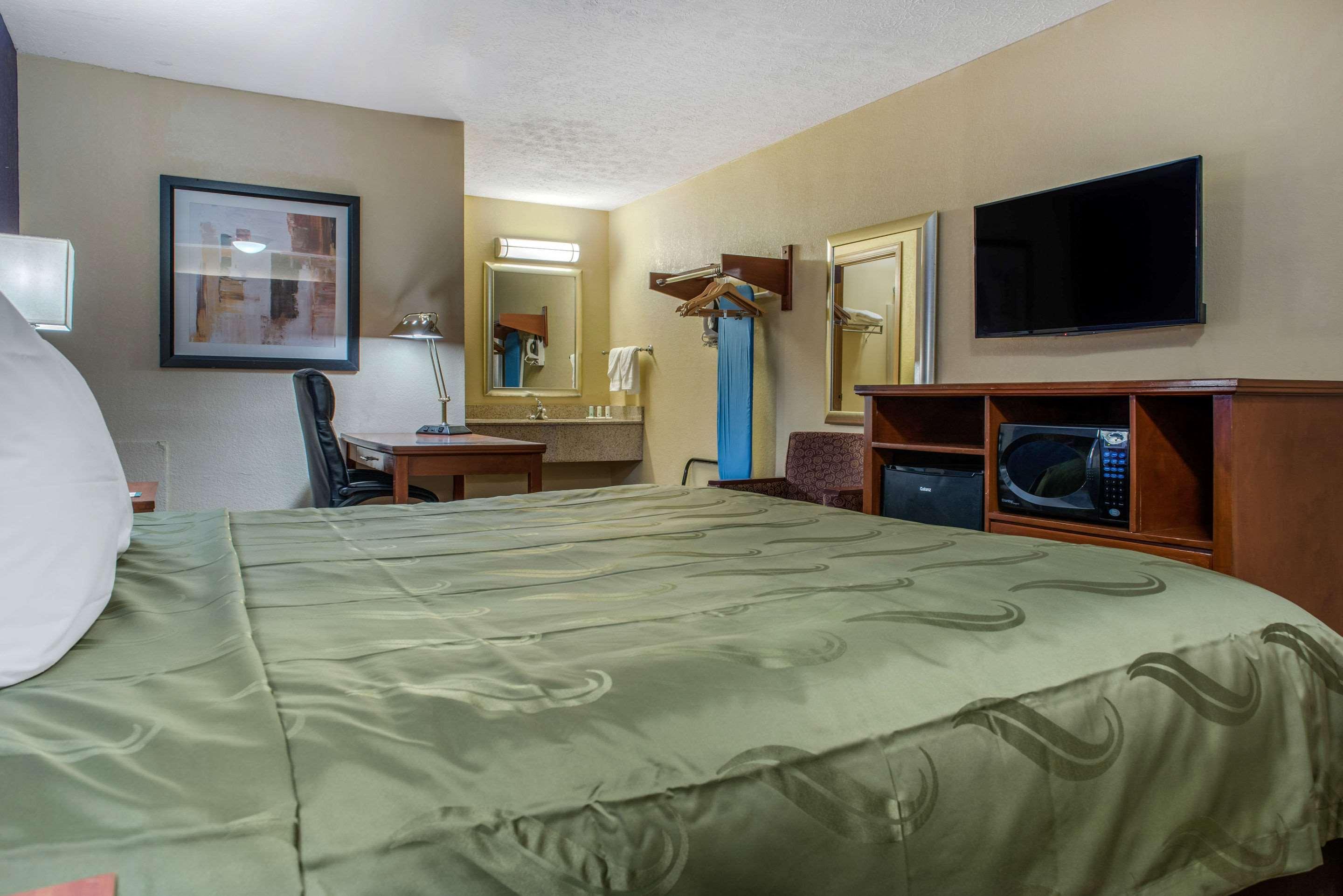 Quality Inn Columbus-East Екстер'єр фото