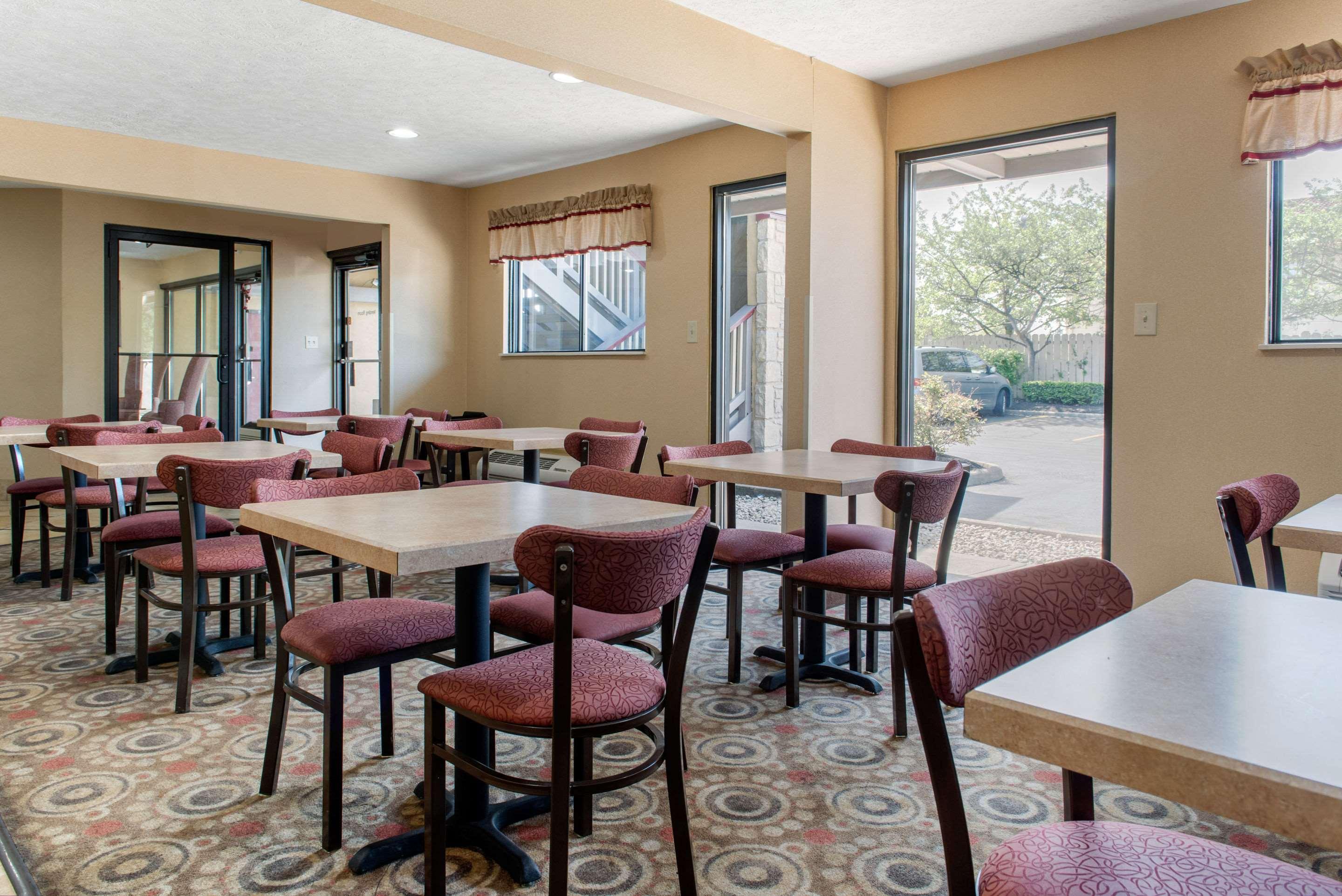 Quality Inn Columbus-East Екстер'єр фото