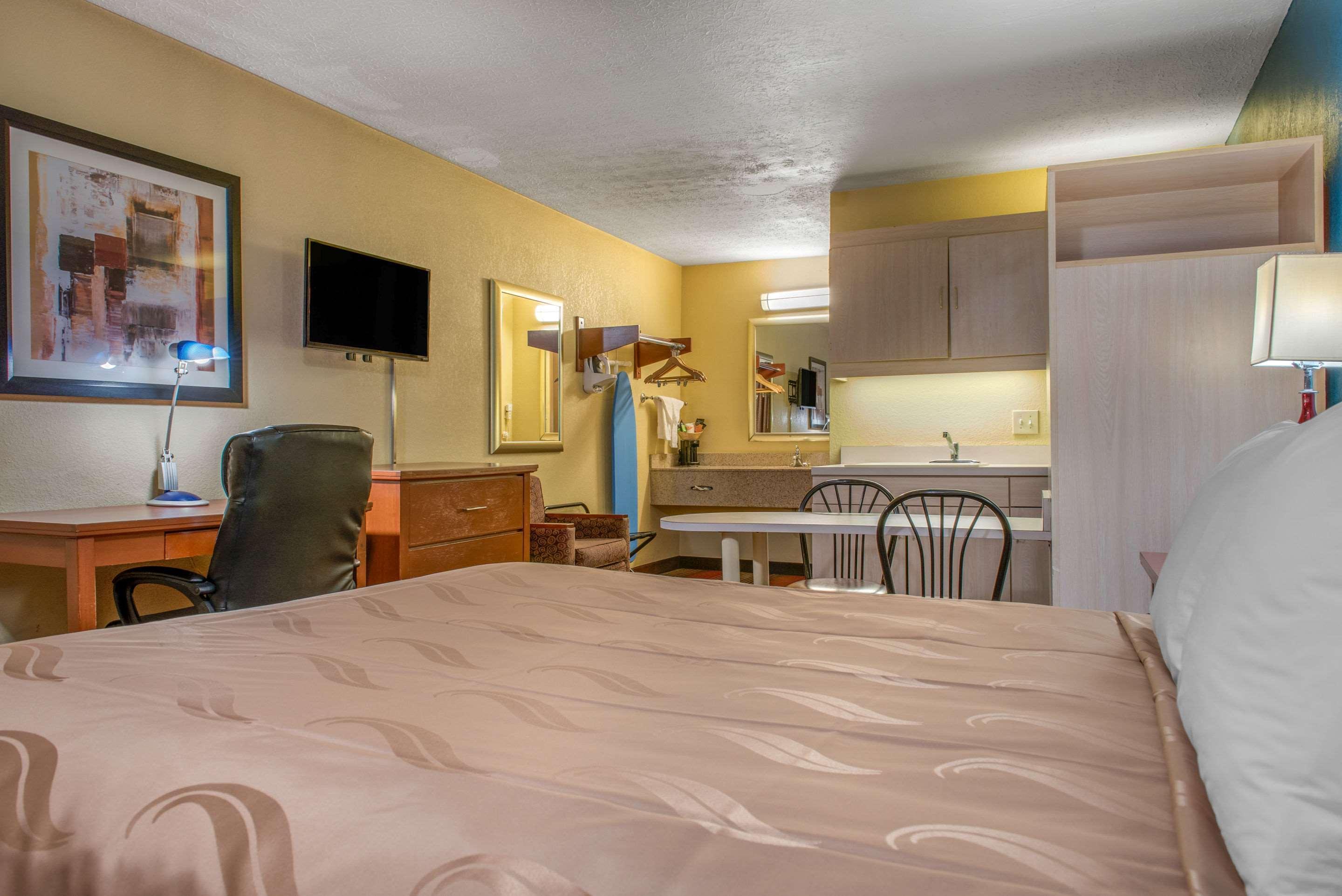 Quality Inn Columbus-East Екстер'єр фото