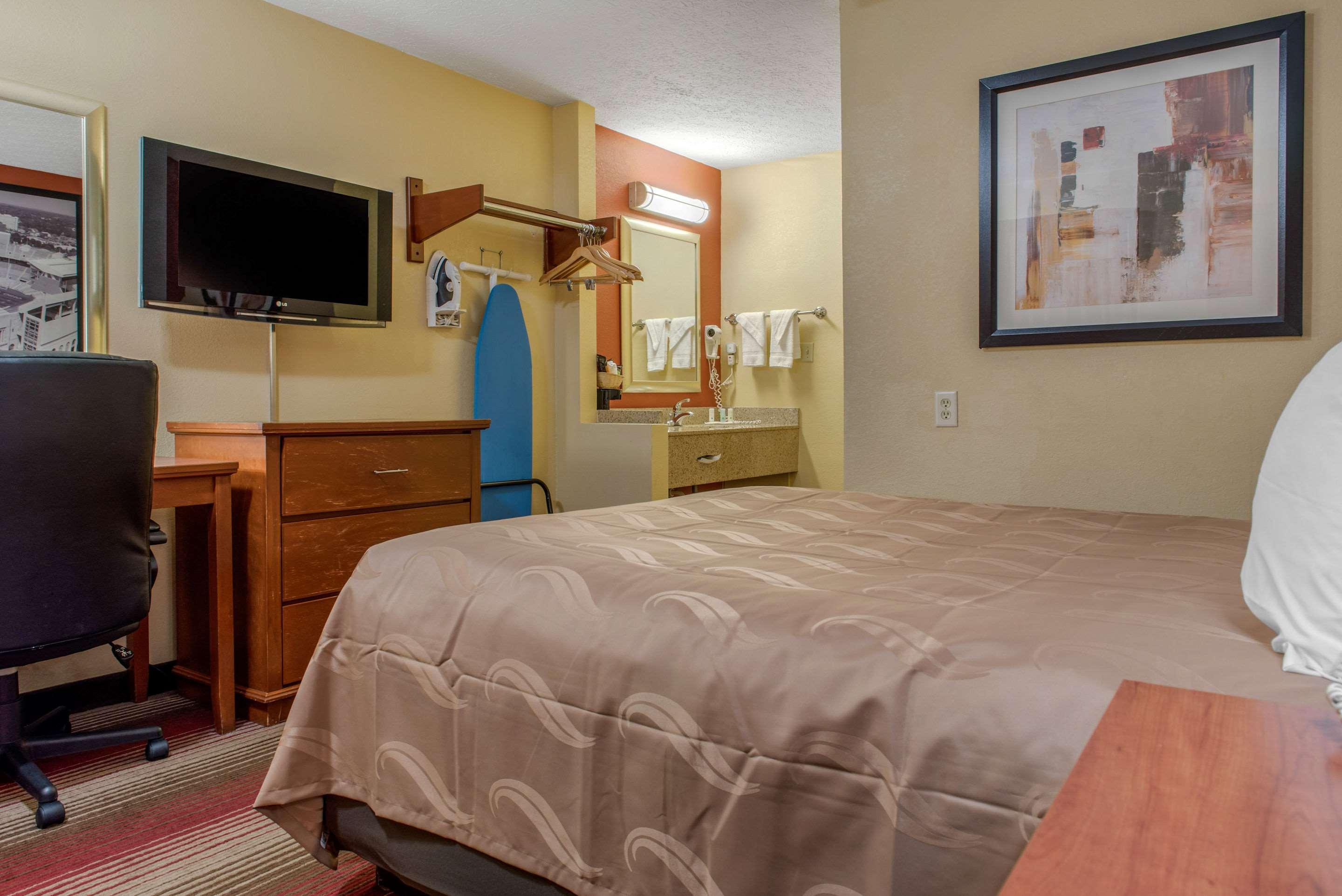 Quality Inn Columbus-East Екстер'єр фото