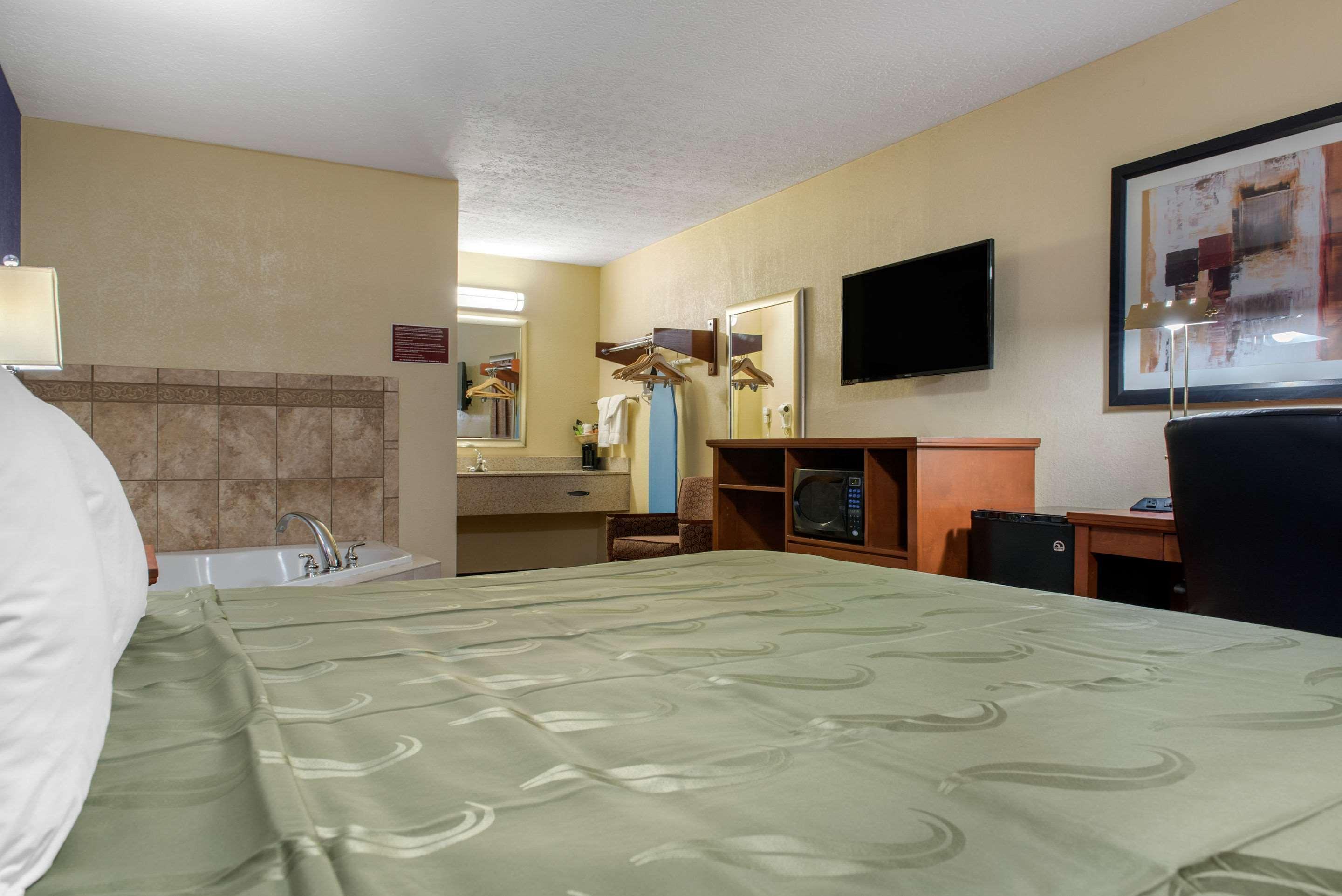 Quality Inn Columbus-East Екстер'єр фото