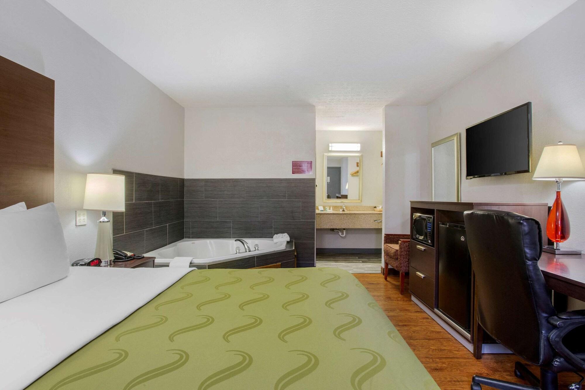 Quality Inn Columbus-East Екстер'єр фото