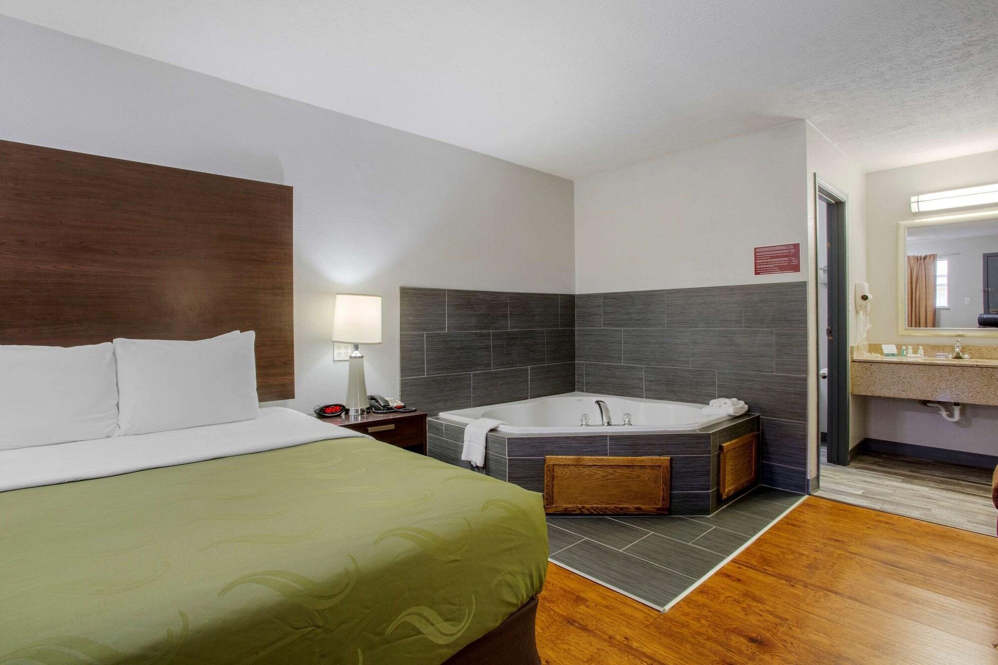 Quality Inn Columbus-East Екстер'єр фото